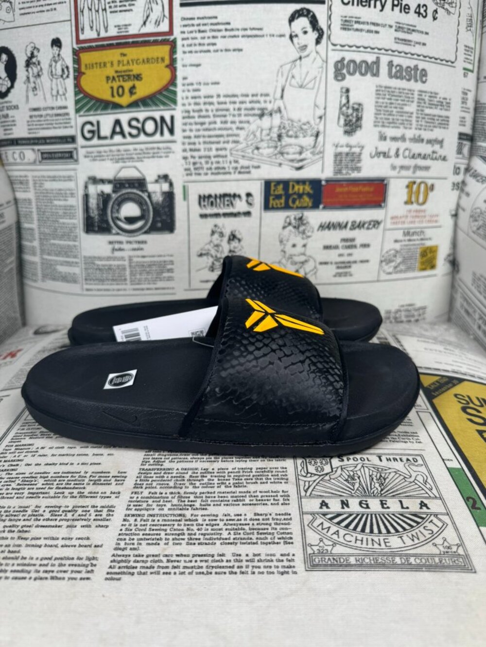 Nike Kobe Offcourt Slide Slippers Mens Black IF2870-003 Men Size 6 Women 7